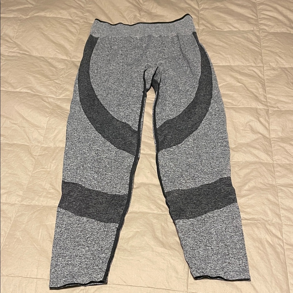 Women’s grey and black VS PINK leggings